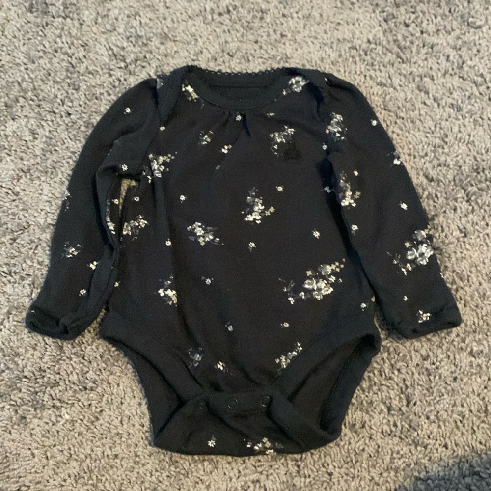 Baby Gap Black Floral Long-Sleeve Onesie Size 0-3 Month EUC